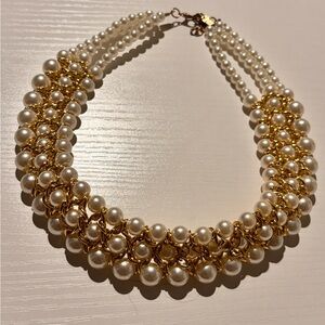 Elegant Pearl and Gold Necklace